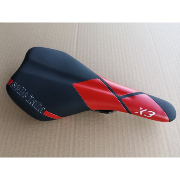 Selle Italia X3 Sattel, FeC-Gestell, rot-schwarz
